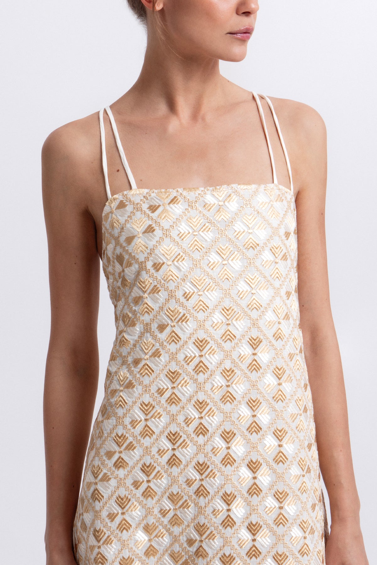 EMBROIDERED BACKLESS RAMIE DRESS "FLAKES" WHITE/GOLD/CHAMPAGNE