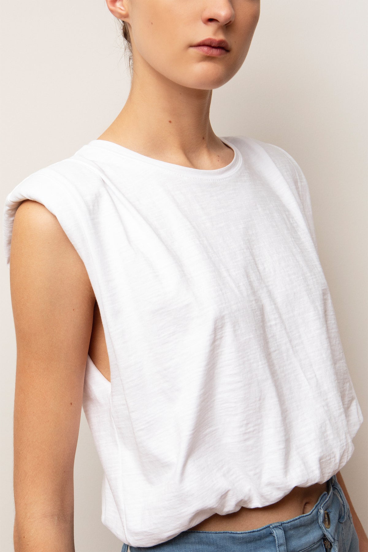 OVERSIZED CROPPED TOP WITH SHOULDER PADS WHITE