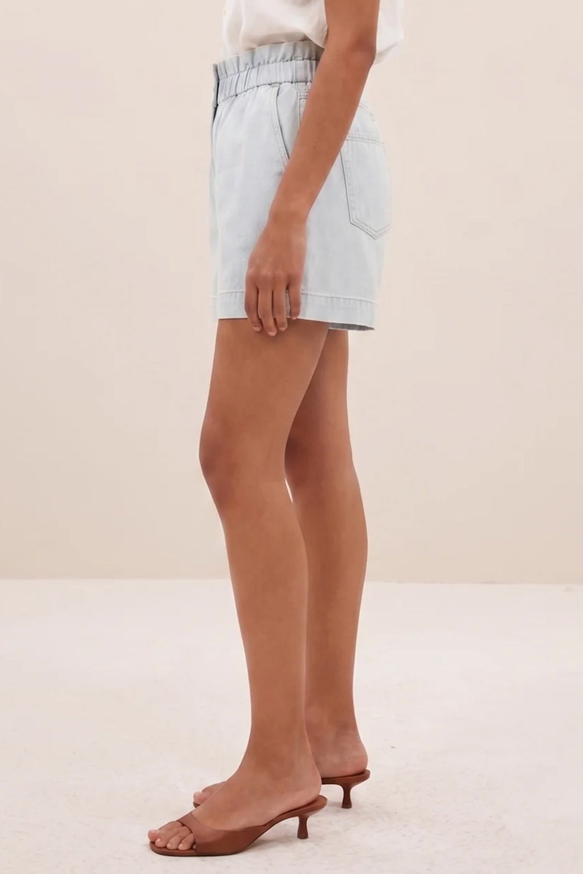 BLEACHED DENIM SHORTS LIGHT BLUE