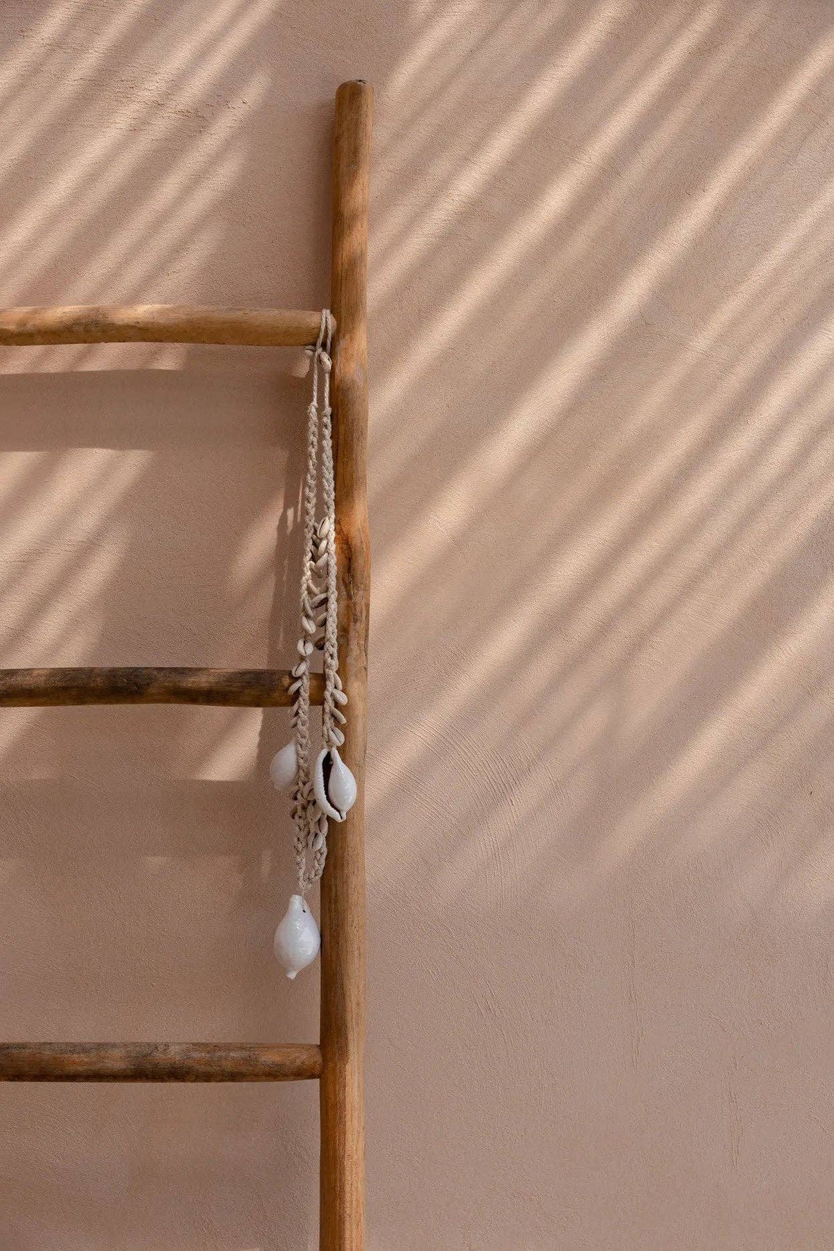 HANDMADE TASSLE "BIG SHELL" NATURAL/WHITE