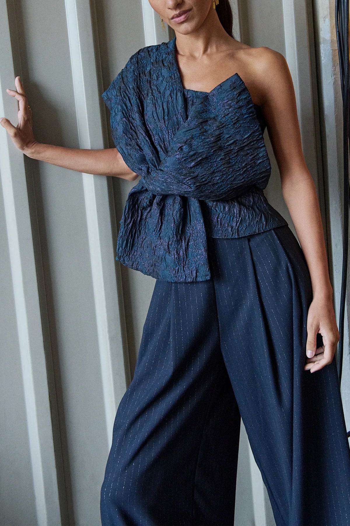 ONE SHOULDER TOP MIDNIGHT