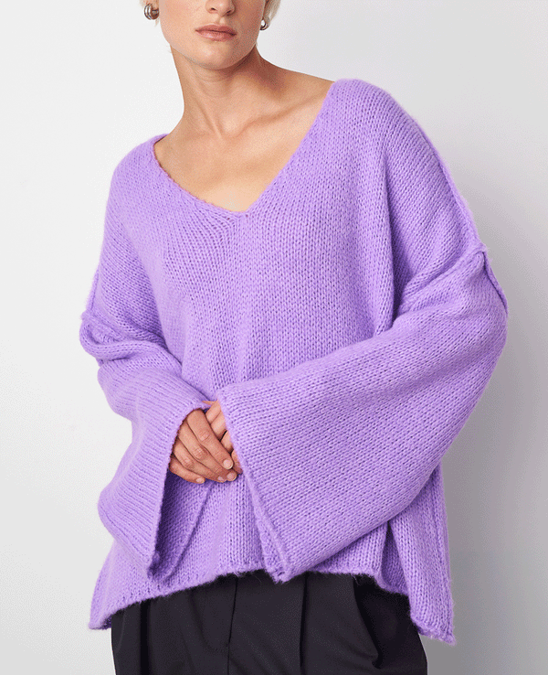 KNITTED OVERSIZED V-NECK PULLOVER "CHIOS"