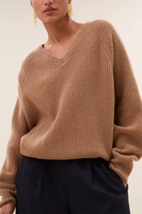MERINO V-NECK PULLOVER "MEADOW" CAMEL