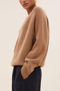 MERINO V-NECK PULLOVER "MEADOW" CAMEL
