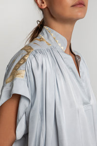 OVERSIZED SILKY BLOUSE "ROOTS" LIGHT GREY/GOLD