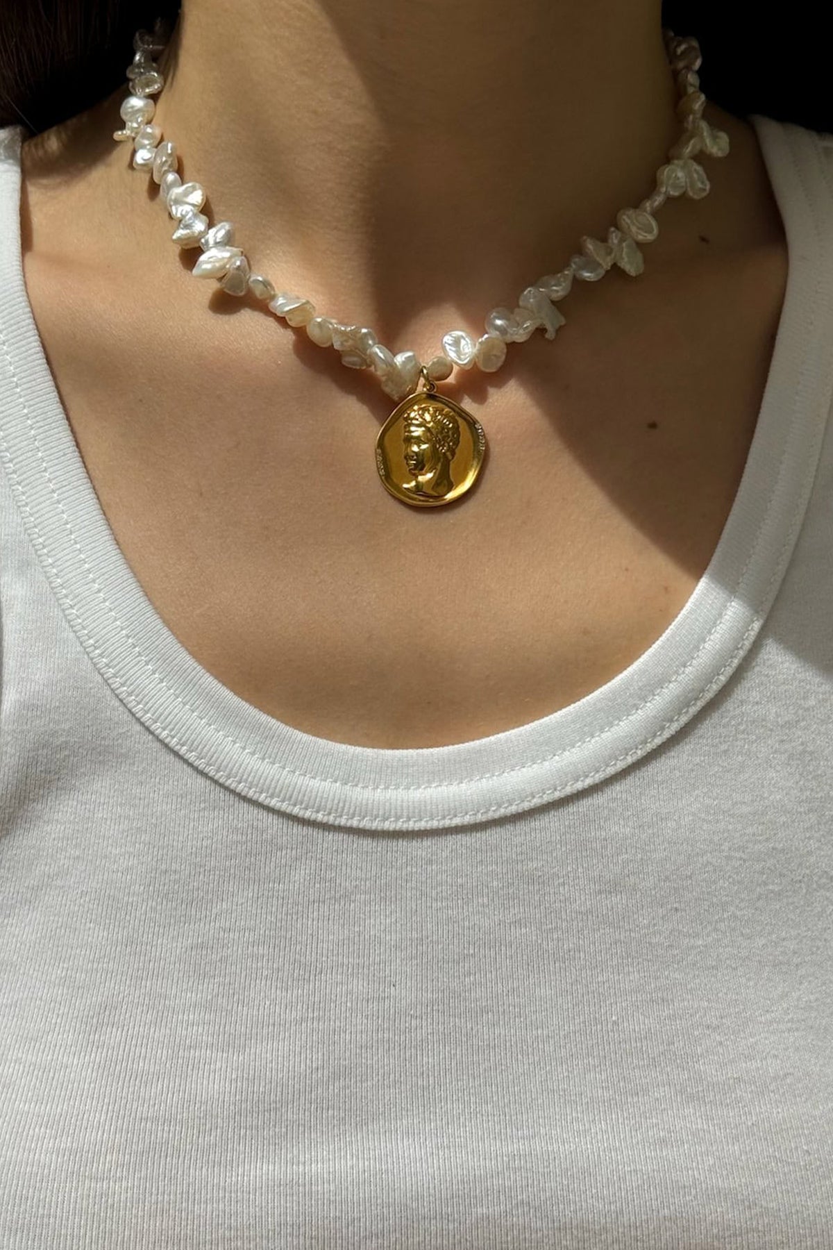 STATEMENT PEARL NECKLACE "HERMIS" WHITE/GOLD