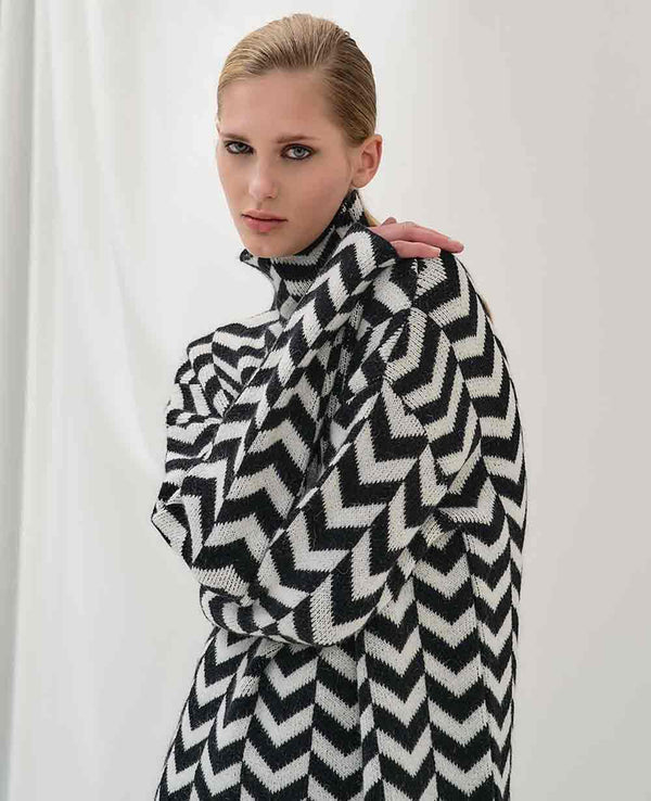OVERSIZED SWEATER DRESS "OSTIA" - WHITE/BLACK