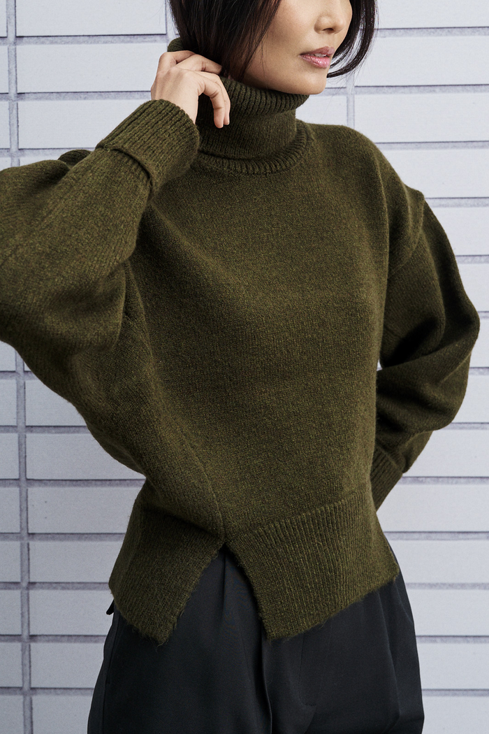 TURTLENECK PULLOVER "STUDIO"