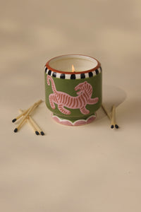SCENTED CERAMIC CANDLE "TIGER“ BLACK CEDAR AND FIG